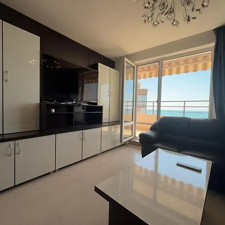 Golden Tide Appartement *